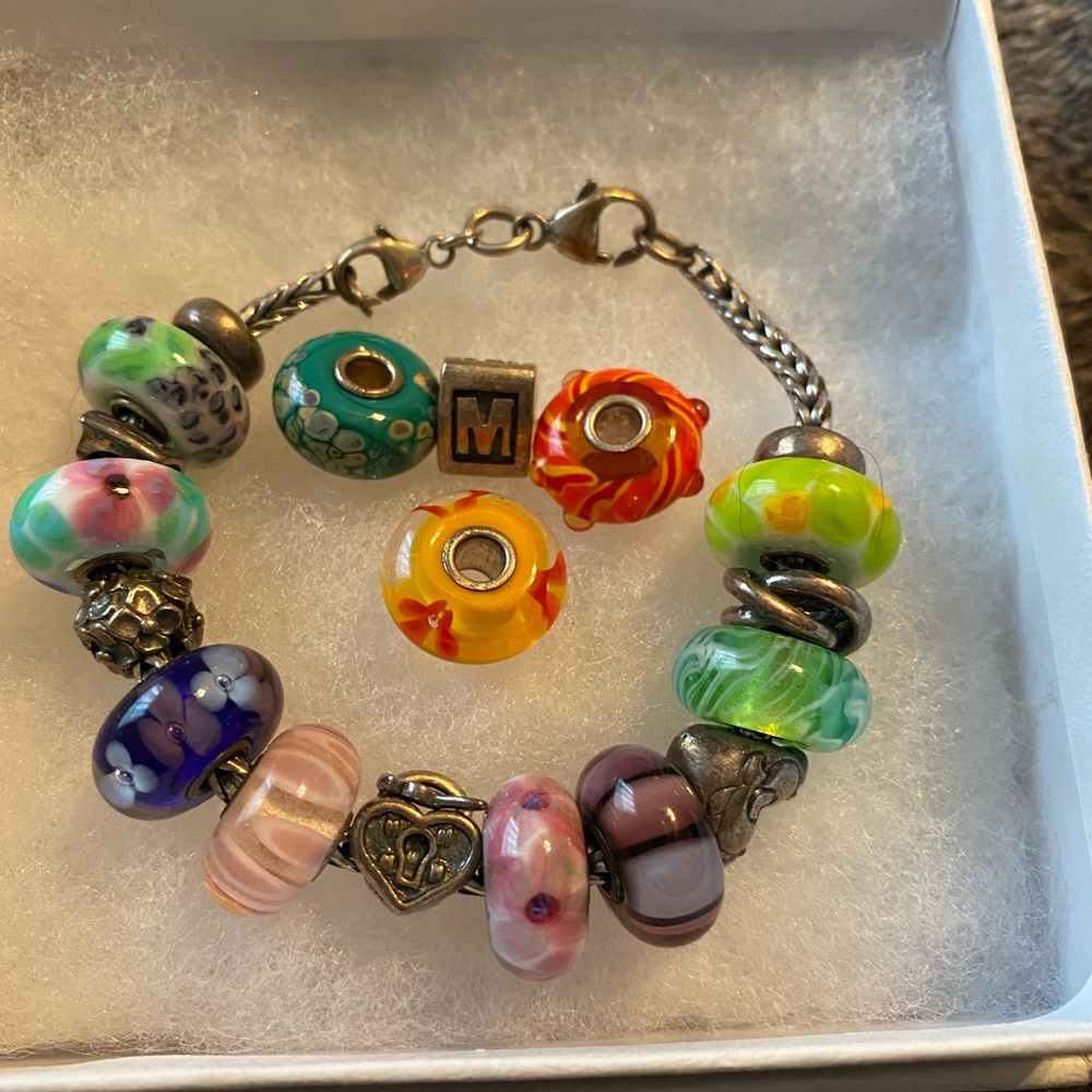 Toll bracelet with all beads. 17 beads included.